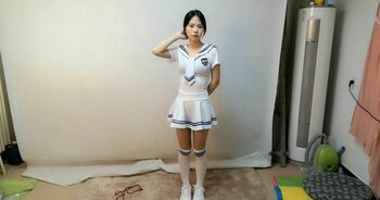 清纯学妹诗园白色水手服捆绑